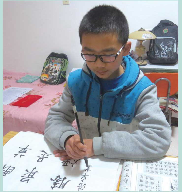 张浩卓 在书法的浸润中快乐成长